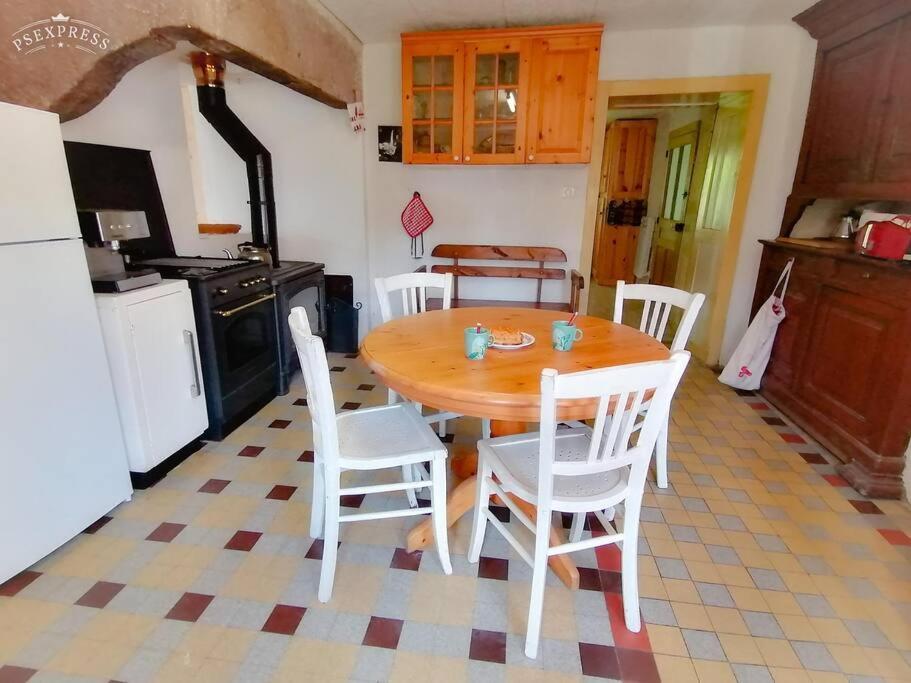 Ferme De Ma Grand-Mere Le Haut-du-Them Zewnętrze zdjęcie